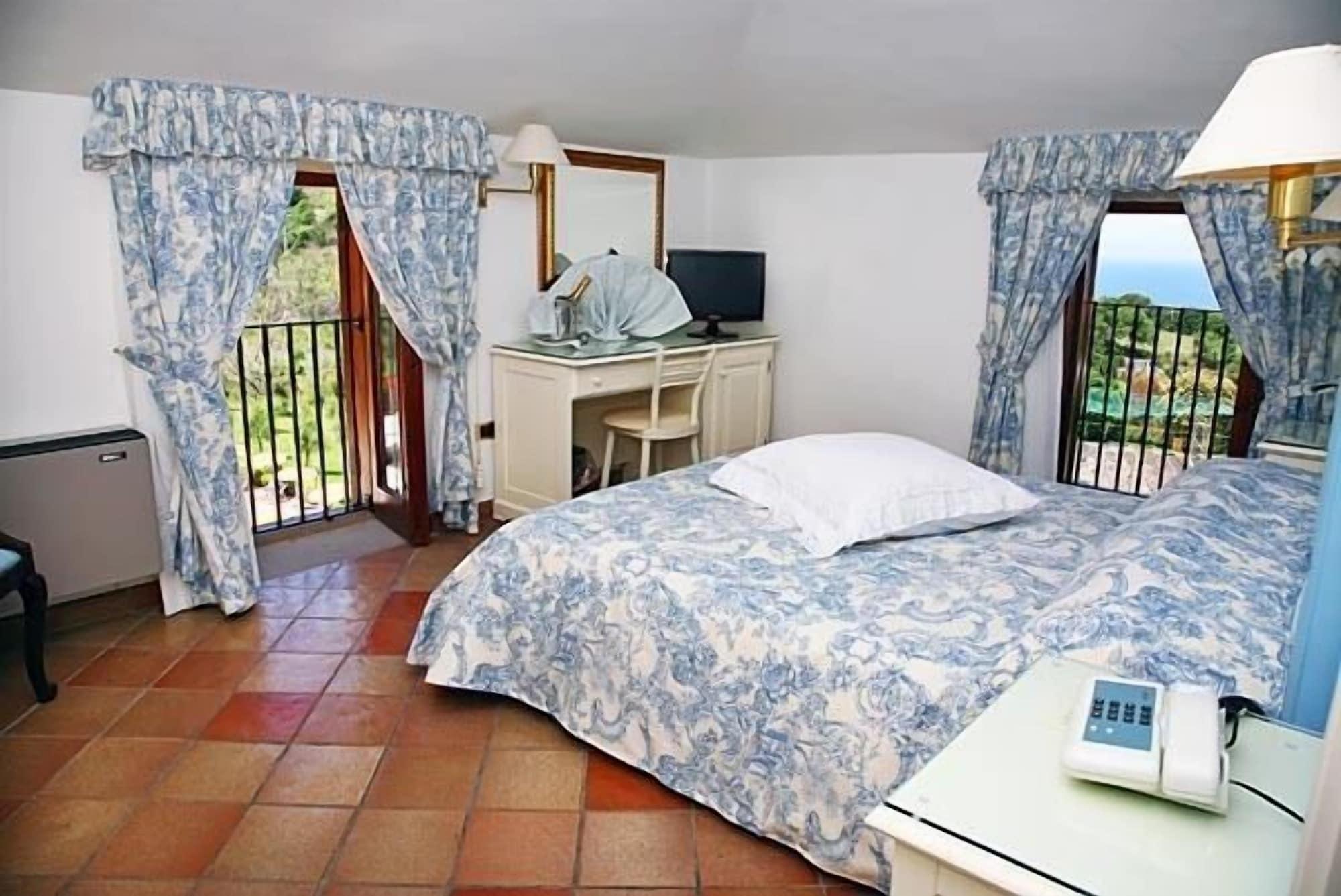 Hotel Hermitage カステッラバーテ エクステリア 写真