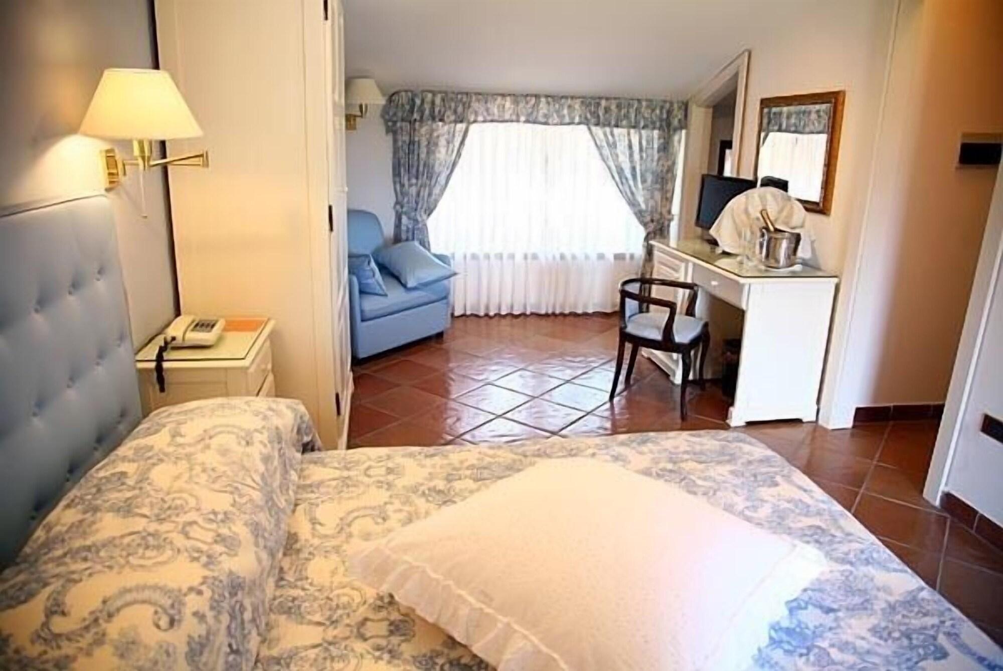 Hotel Hermitage カステッラバーテ エクステリア 写真